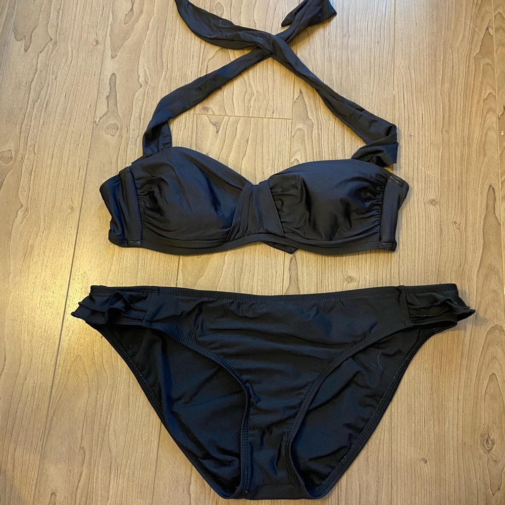 Gianni Bini black swimsuit, med top, large bottom